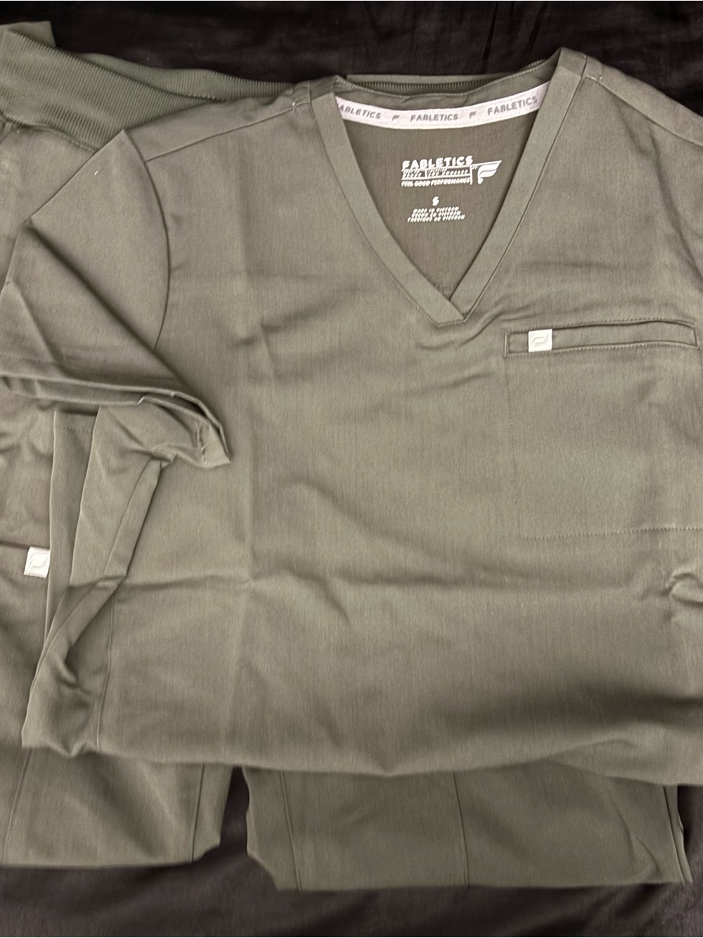 Fabletics Womens V-Neck Scrub Top - Olive Green (bonsai)